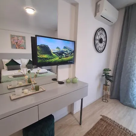 Lazuli Center 161 - 100 M From The Larnaca