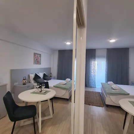 Lazuli Center 161 - 100 M From The Apartament