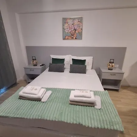 Lazuli Center 161 - 100 M From The Apartament *