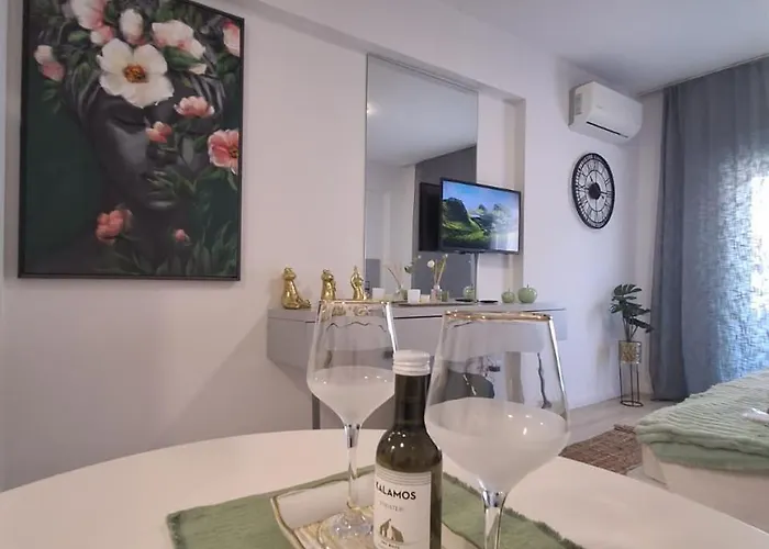 Lazuli Center 161 - 100 M From The * ラルナカ