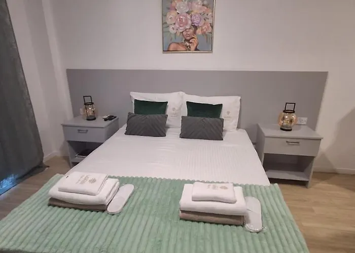 Lazuli Center 161 - 100 M From The アパート *